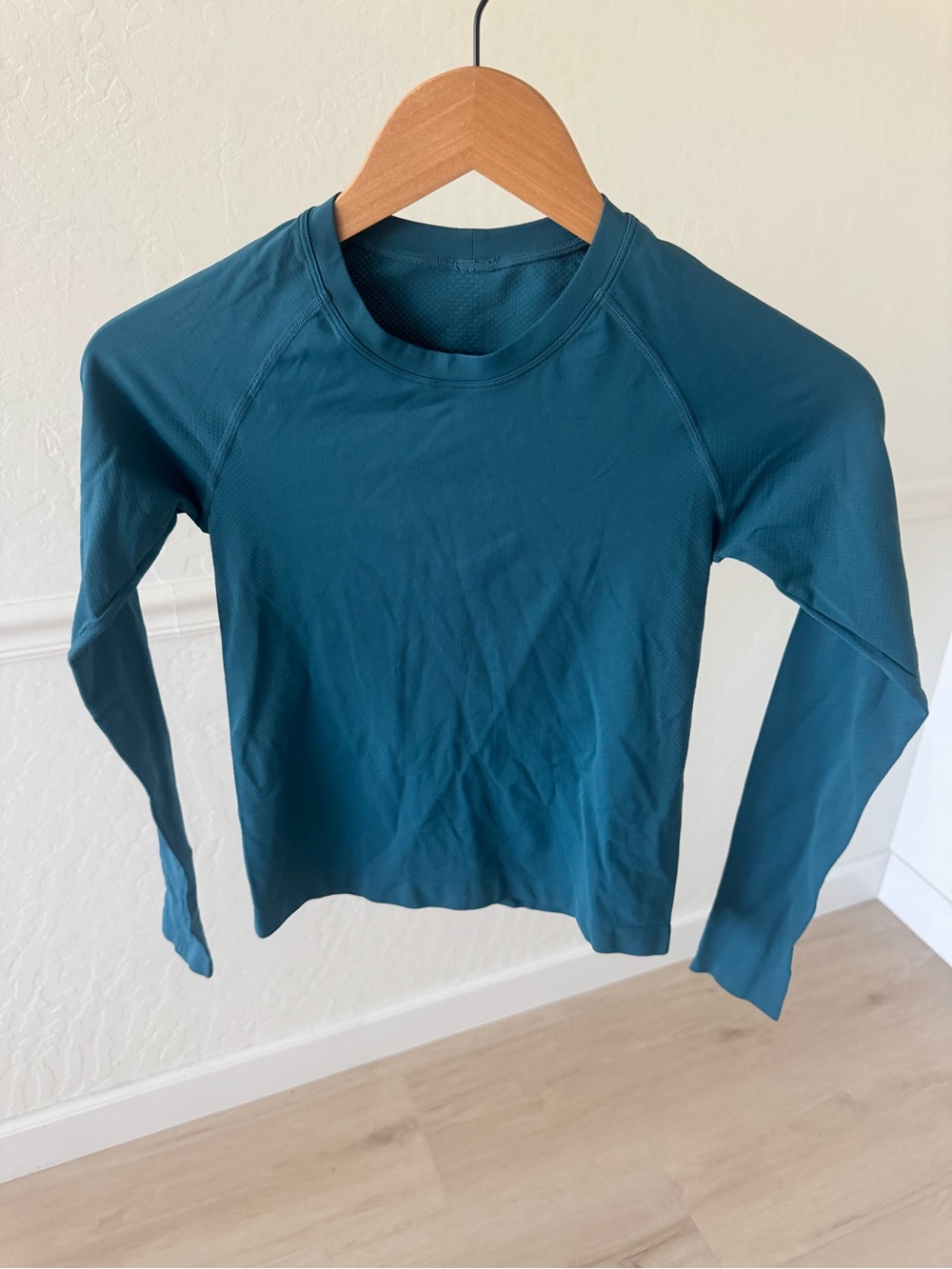 NWOT-Crz Yoga seamless long sleeve in dark teal/blue Sz XXS